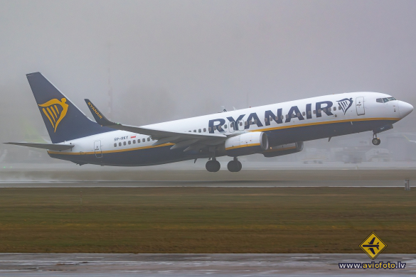 Boeing 737-8AS